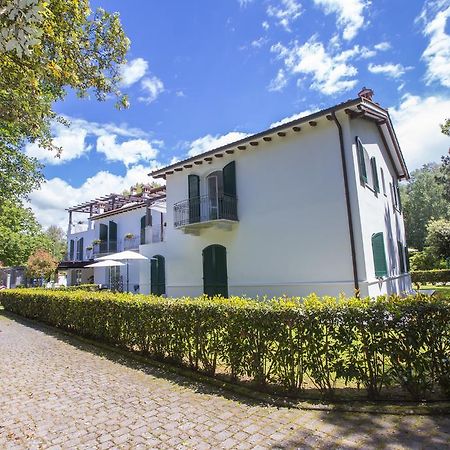 Residence Casa Bianca Marina di Massa Bagian luar foto