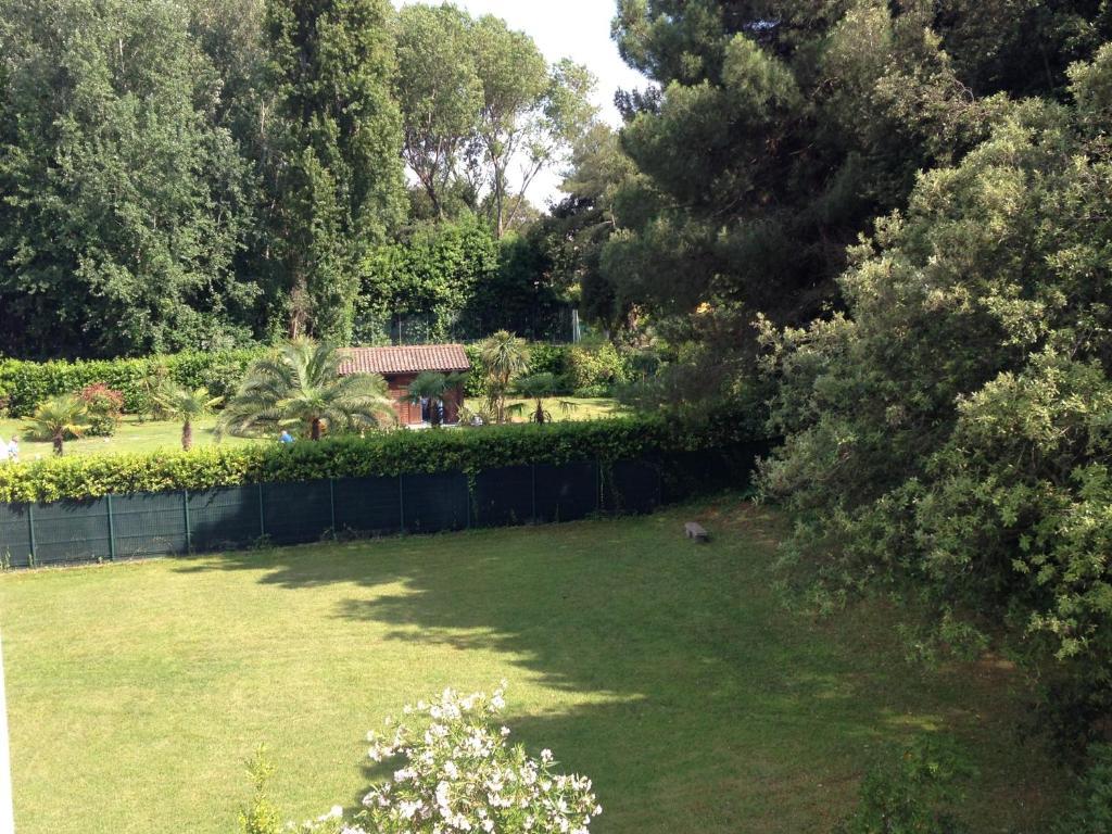 Residence Casa Bianca Marina di Massa Bagian luar foto