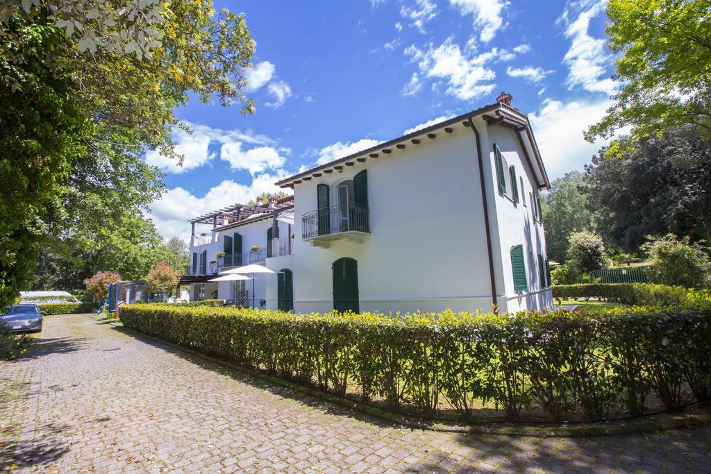 Residence Casa Bianca Marina di Massa Bagian luar foto