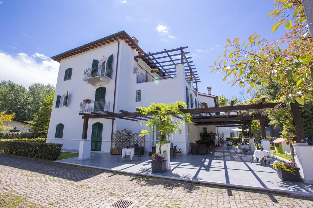 Residence Casa Bianca Marina di Massa Bagian luar foto