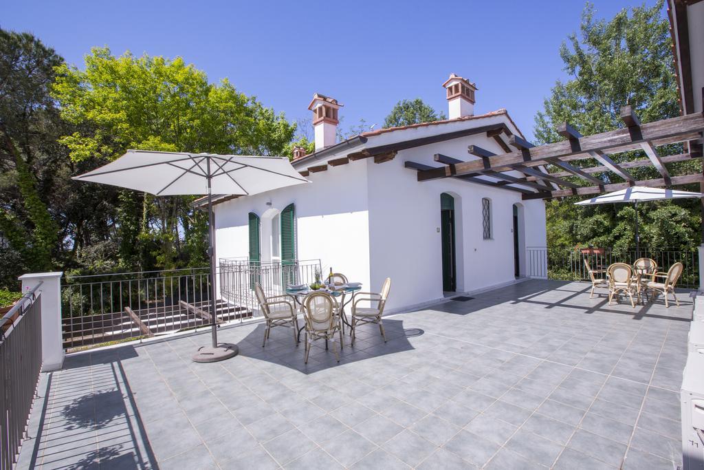 Residence Casa Bianca Marina di Massa Bagian luar foto