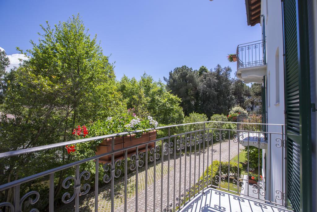 Residence Casa Bianca Marina di Massa Bagian luar foto
