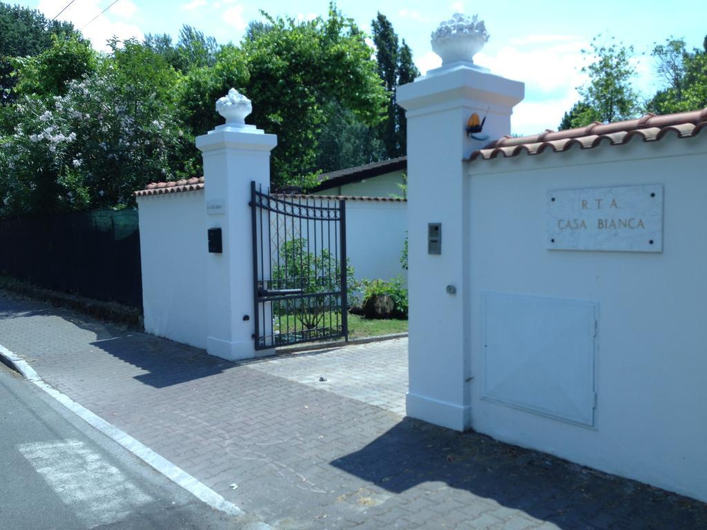 Residence Casa Bianca Marina di Massa Ruang foto